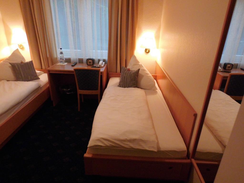 Hotel Oelen & Holgers Brasserie Und Lounge Bad Bentheim Room photo